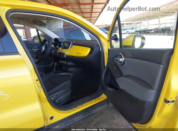 ZFBCFXBT8GP339783 2016 FIAT 500X Yellow წინა სალონის ხედი