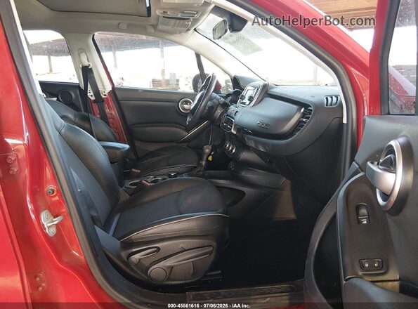 ZFBCFXCT2GP354973 2016 FIAT 500X Красный Вид салона спереди