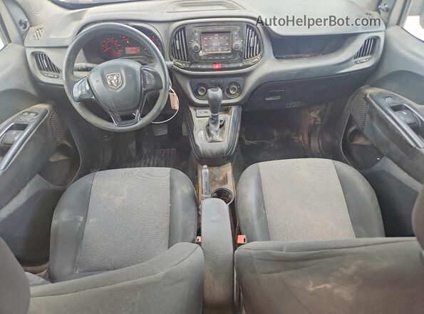 ZFBERFAB1J6J62879 2018 RAM PROMASTER Red Widok deski rozdzielczej