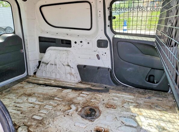 ZFBERFAB3J6J33612 2018 RAM PROMASTER White უკანა სალონის ხედი