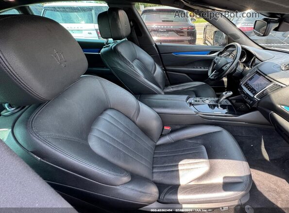 ZN661XUAXKX316274 2019 MASERATI LEVANTE Синий Вид салона спереди