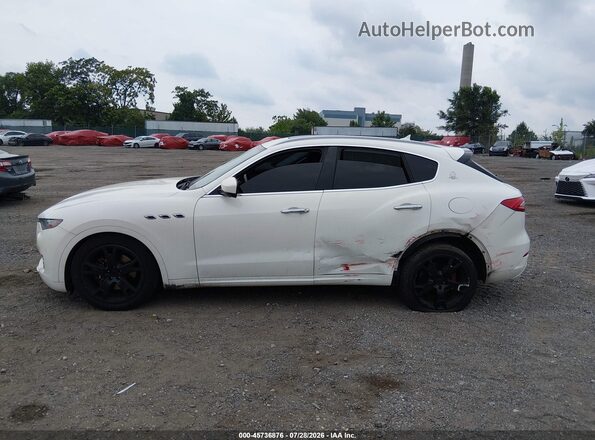 ZN661XUL8HX253377 2017 MASERATI LEVANTE White 360 interior view