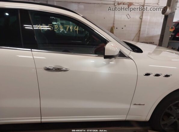 ZN661XUS9JX259587 2018 MASERATI LEVANTE White Սալոնի հետևի տեսք