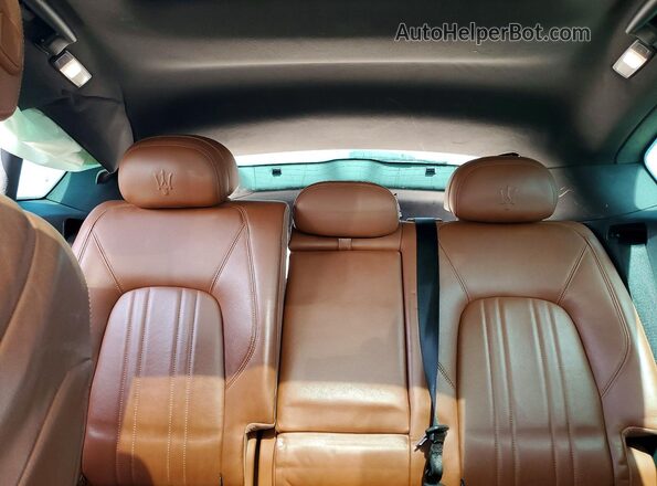 ZN661YUA4HX237360 2017 MASERATI LEVANTE Blue Vista de los asientos traseros