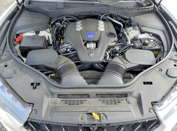 ZN661YUAXLX356331 2020 MASERATI LEVANTE White Vista del compartimento del motor
