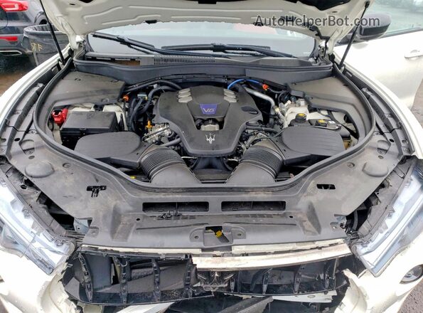 ZN661YUAXMX364785 2021 MASERATI LEVANTE White Engine compartment view