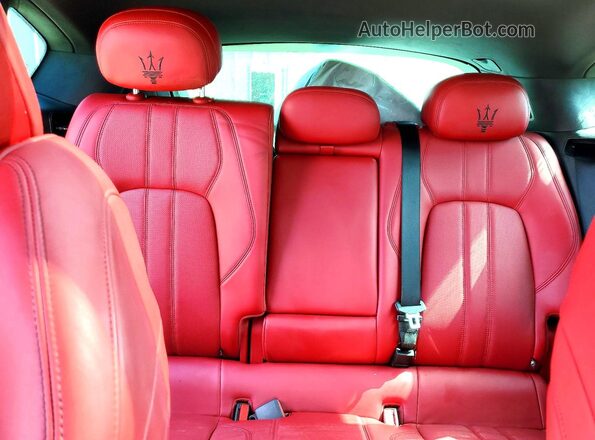 ZN661YUS7JX298524 2018 MASERATI LEVANTE White Rear seats view