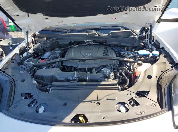 ZN682AVM7P7426573 2023 MASERATI GRECALE White Vista del compartimento del motor