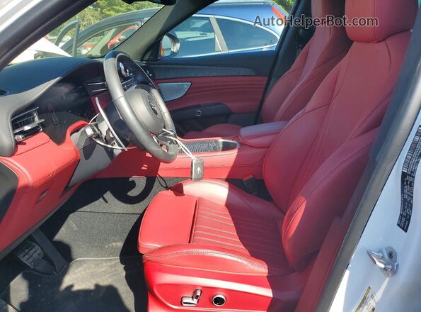 ZN682AVM7P7426573 2023 MASERATI GRECALE White Vista interior delantera