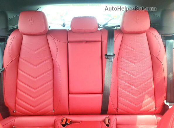 ZN682CVT6P7438264 2023 MASERATI GRECALE Silver Rear seats view