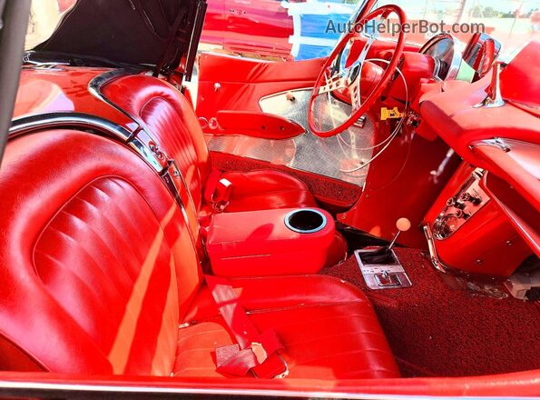 00867S105117 1960 CHEVROLET CORVETTE Red Widok tylnych siedzeń