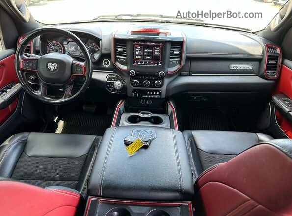 1C6SRFLT4LN345621 2020 RAM 1500 White Widok zestawu wskaźników