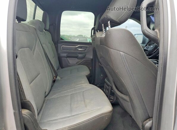 1C6RREBT6NN218964 2022 RAM 1500 Серебряный Вид задней части салона