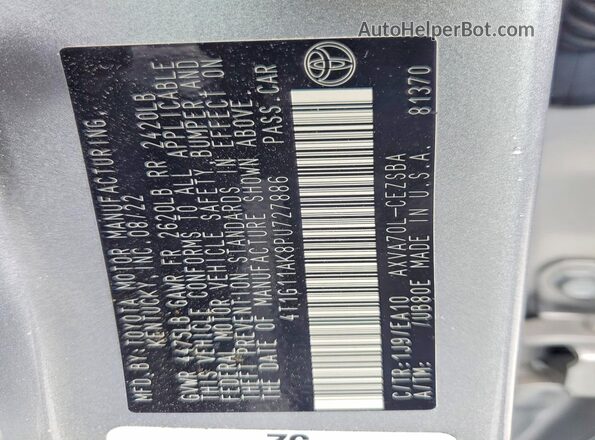 4T1G11AK8PU727886 2023 TOYOTA CAMRY Silver VIN კოდის სტიკერის ხედი