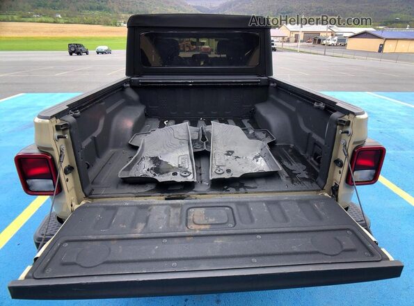 1C6JJTEG5NL163197 2022 JEEP GLADIATOR Tan Widok komory silnika