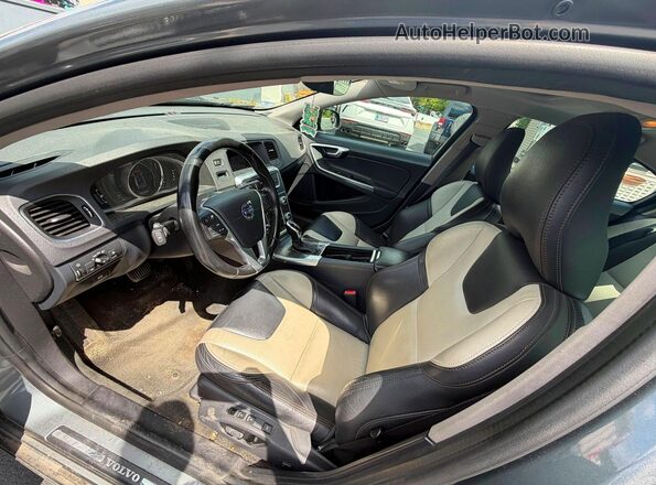 YV4612UM4G2001194 2016 VOLVO S60 Silver Առջևի վահանակի տեսք
