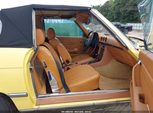 10704412043766    1978 MERCEDES-BENZ 450SL Yellow Вид салону спереду