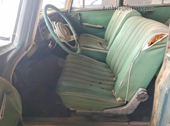 11011010234713 1966 MERCEDES-BENZ 200D Green Widok wnętrza z przodu
