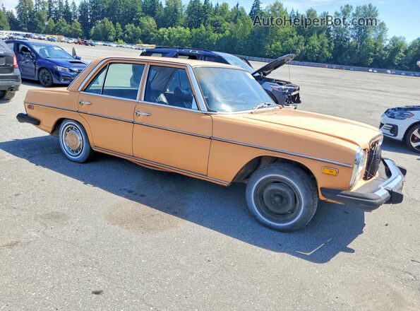 11511710115414 1976 MERCEDES-BENZ 240 Оранжевый Передняя правая четверть