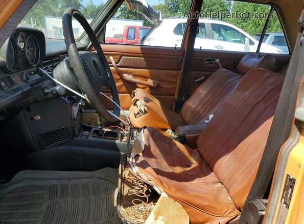 11511710115414 1976 MERCEDES-BENZ 240 Оранжевый Вид салона спереди