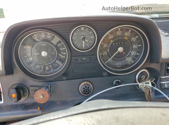 11511710115414 1976 MERCEDES-BENZ 240 Оранжевый Вид щитка приборов