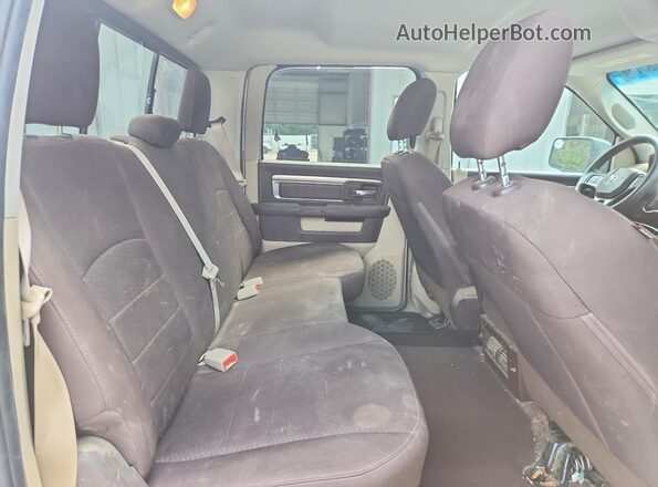1C6RR7TT0LS101499 2020 RAM 1500 White Widok wnętrza z tyłu