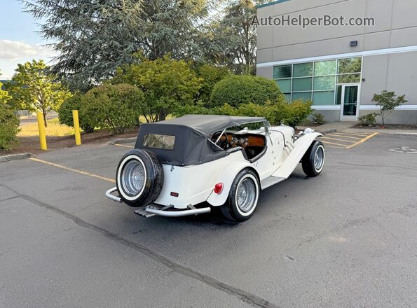 117225068 1929 MCRE AUTOMOBILE Белый Передняя правая четверть
