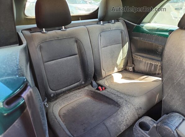 3VW5DAAT0JM502351 2018 VOLKSWAGEN BEETLE Green Widok wnętrza z tyłu