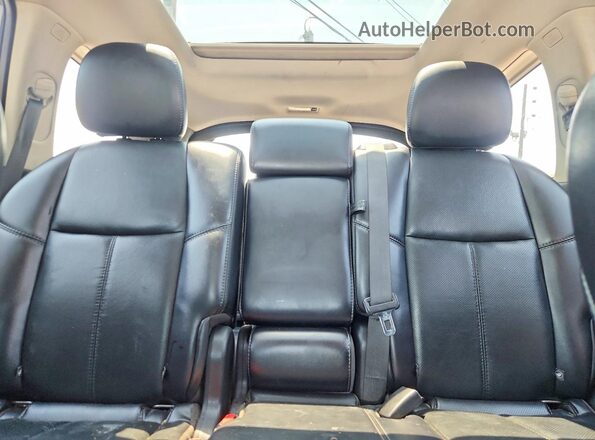 5N1DR2MN4JC611184 2018 NISSAN PATHFINDER Silver Rear interior view