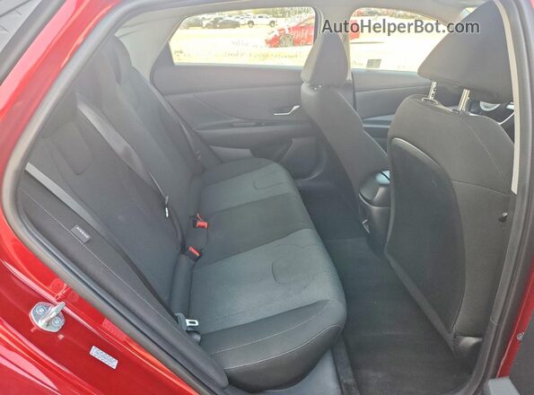 KMHLL4DG9RU722393 2024 HYUNDAI ELANTRA Red Widok wnętrza z tyłu