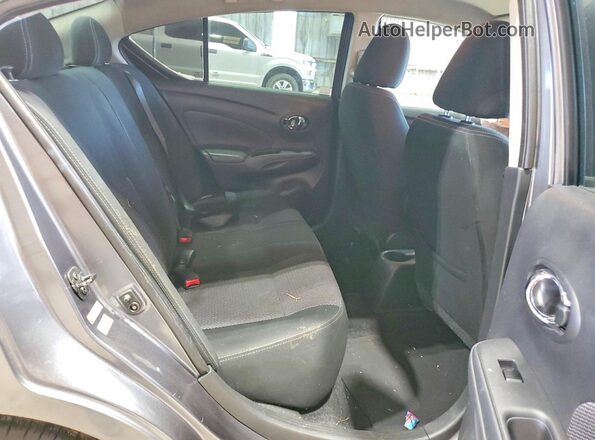 3N1CN7AP6JL879627 2018 NISSAN VERSA Gray Vista interior trasera
