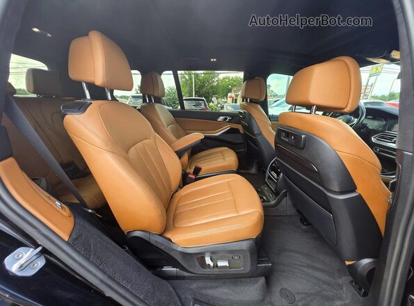5UXCW2C03L9A00871 2020 BMW X7 Черный Вид салона спереди