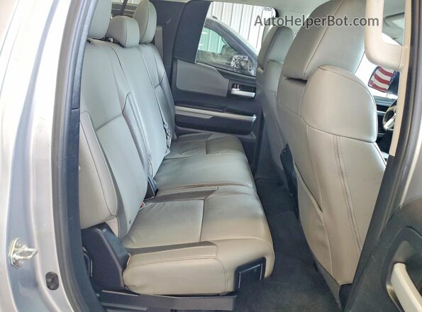 5TFBY5F13JX693668 2018 TOYOTA TUNDRA Silver Vista interior trasera