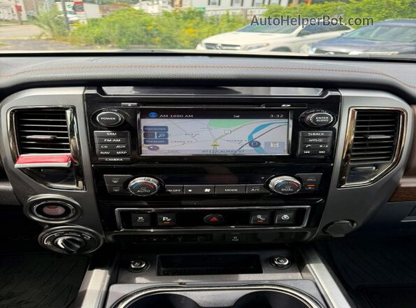 1N6BA1F41HN519978 2017 NISSAN TITAN White Widok deski rozdzielczej