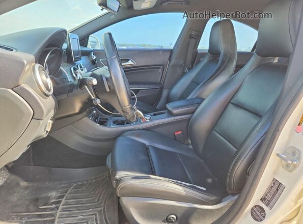 WDDSJ4EB3GN339054 2016 MERCEDES-BENZ CLA-CLASS White Vista del salpicadero