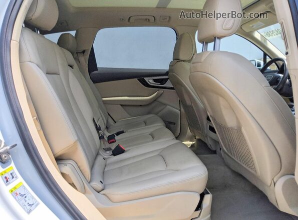 WA1LHAF71KD026709 2019 AUDI Q7 White Вид підкапотного простору