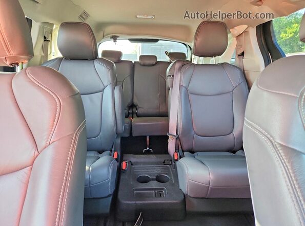 5TDKRKEC5NS128123 2022 TOYOTA SIENNA White Rear interior view