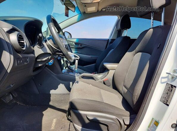 KM8K22AA2JU089887 2018 HYUNDAI KONA Белый Вид панели приборов