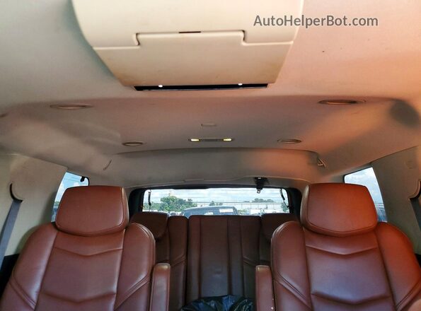1GYS3CKJ8JR256997 2018 CADILLAC ESCALADE White Vista interior trasera