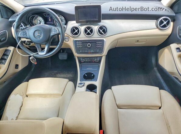 WDCTG4EB2HJ303582 2017 MERCEDES-BENZ GLA White Vista del cuadro de instrumentos