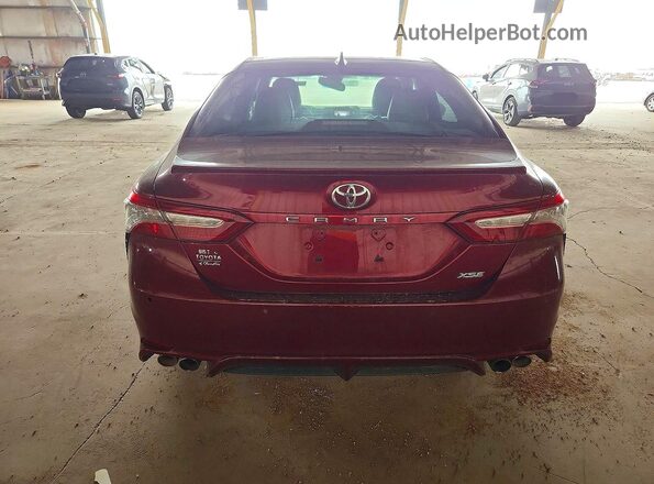 4T1BZ1HK0JU506718 2018 TOYOTA CAMRY Red Widok wnętrza z przodu