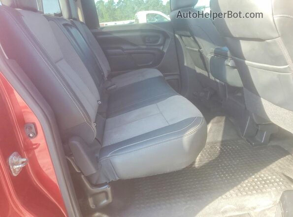 1N6AA1F36GN510730 2016 NISSAN TITAN Red Widok wnętrza z tyłu
