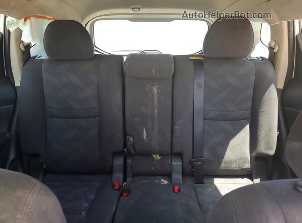 KNMAT2MV0GP636027 2016 NISSAN ROGUE White Widok wnętrza z tyłu