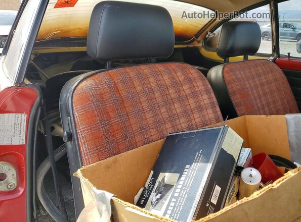 1402204899 1970 VOLKSWAGEN KARMANGHIA Red Vista de los asientos traseros