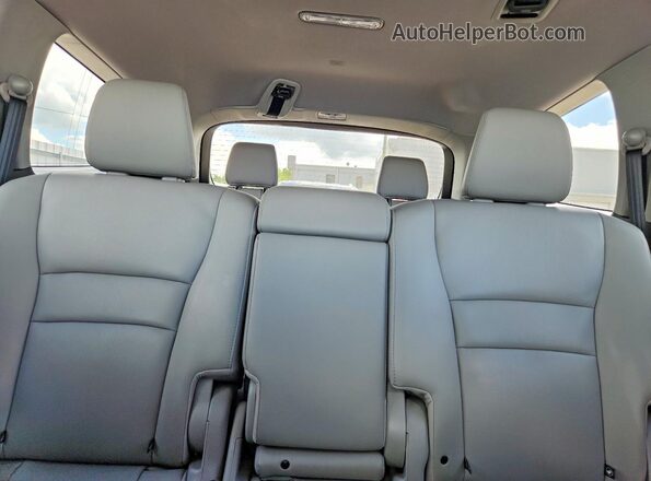 5FNYF5H66HB044735 2017 HONDA PILOT Серебряный Вид задней части салона