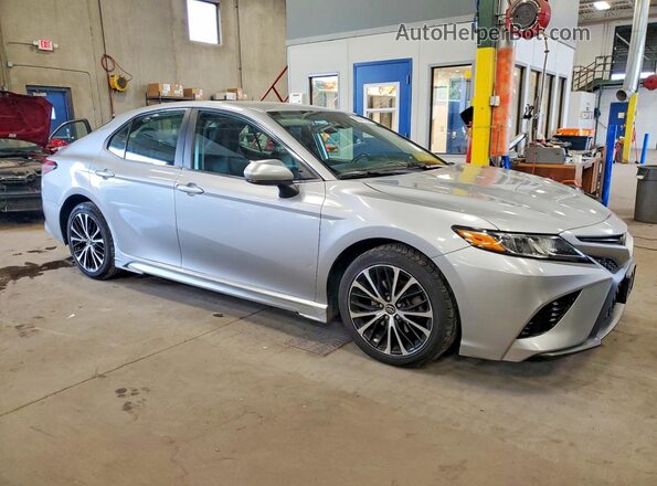 4T1B11HK0KU739975 2019 TOYOTA CAMRY Серебряный Вид спереди