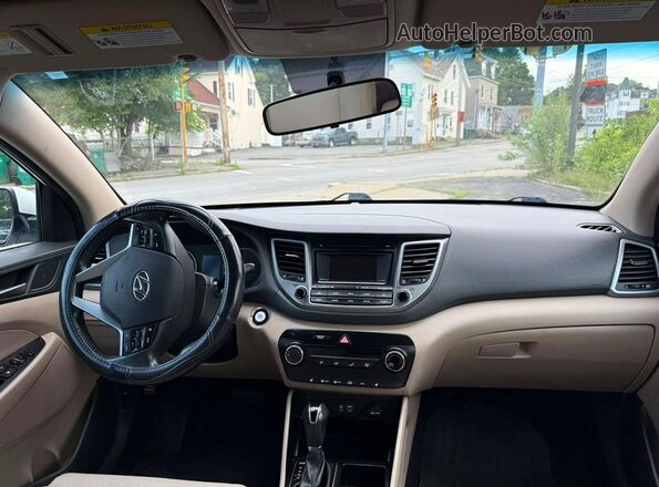 KM8J3CA28HU295247 2017 HYUNDAI TUCSON White Vista del salpicadero