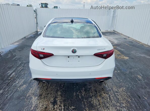 ZARFANBN8L7629553 2020 ALFA ROMEO GIULIA White Widok wnętrza z przodu