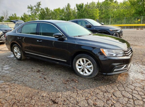 1VWAT7A30HC042723 2017 VOLKSWAGEN PASSAT Black Widok z przodu