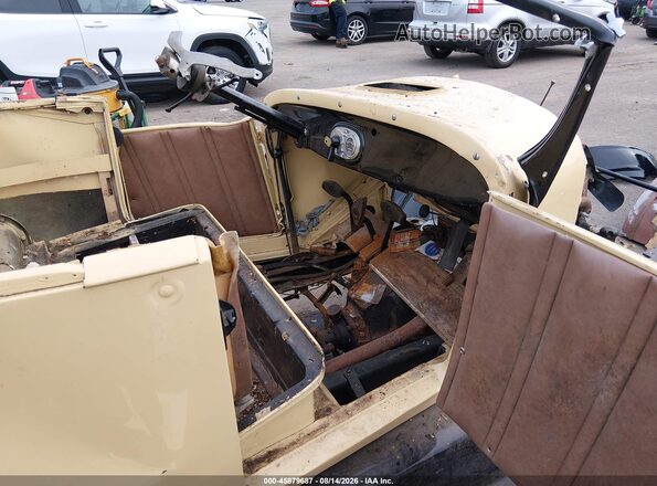 1465715 1970 FORD MODEL T Yellow Вид салону спереду